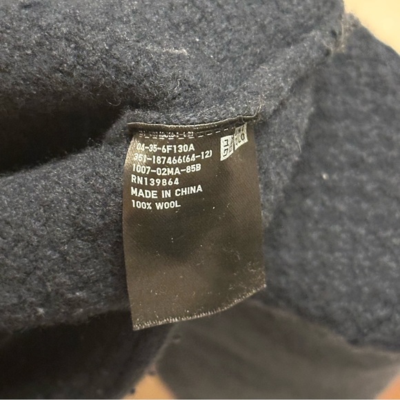 Uniqlo Black Women's Crew Neck Sweater - Picture 5 of 5